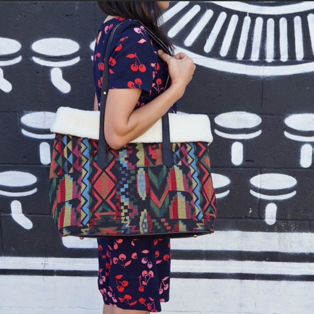 Patterned Reversible Bag - Picture 2 of 5